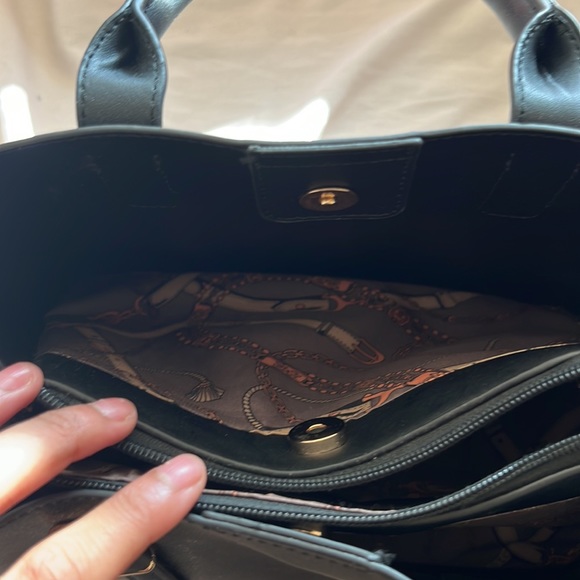 Black and gold hand bag with no damage. - Picture 4 of 5